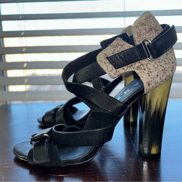L.A.M.B. Gwen Stefani Korry Black Leather Brown Calf Hair Strappy Heels Size 6.5 - Picture 3 of 11